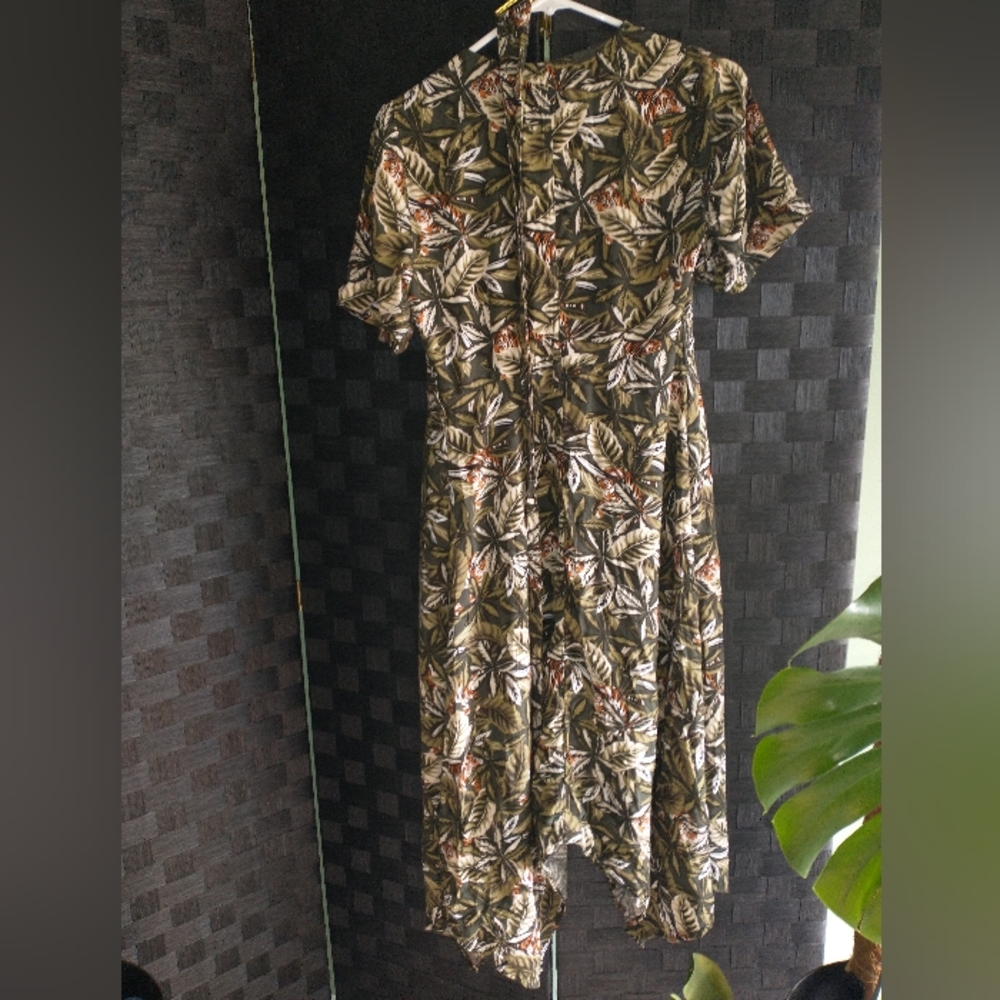 Banana republic's women green tiger printed handkerchief hem wrap dress - Picture 8 of 11